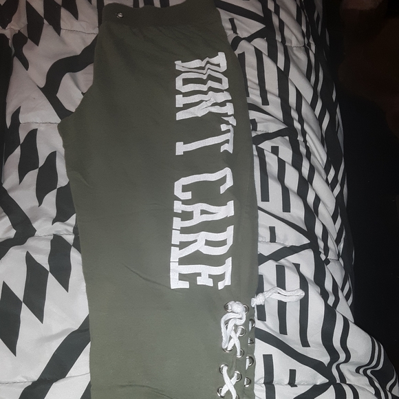 PINK Capris - Picture 1 of 1